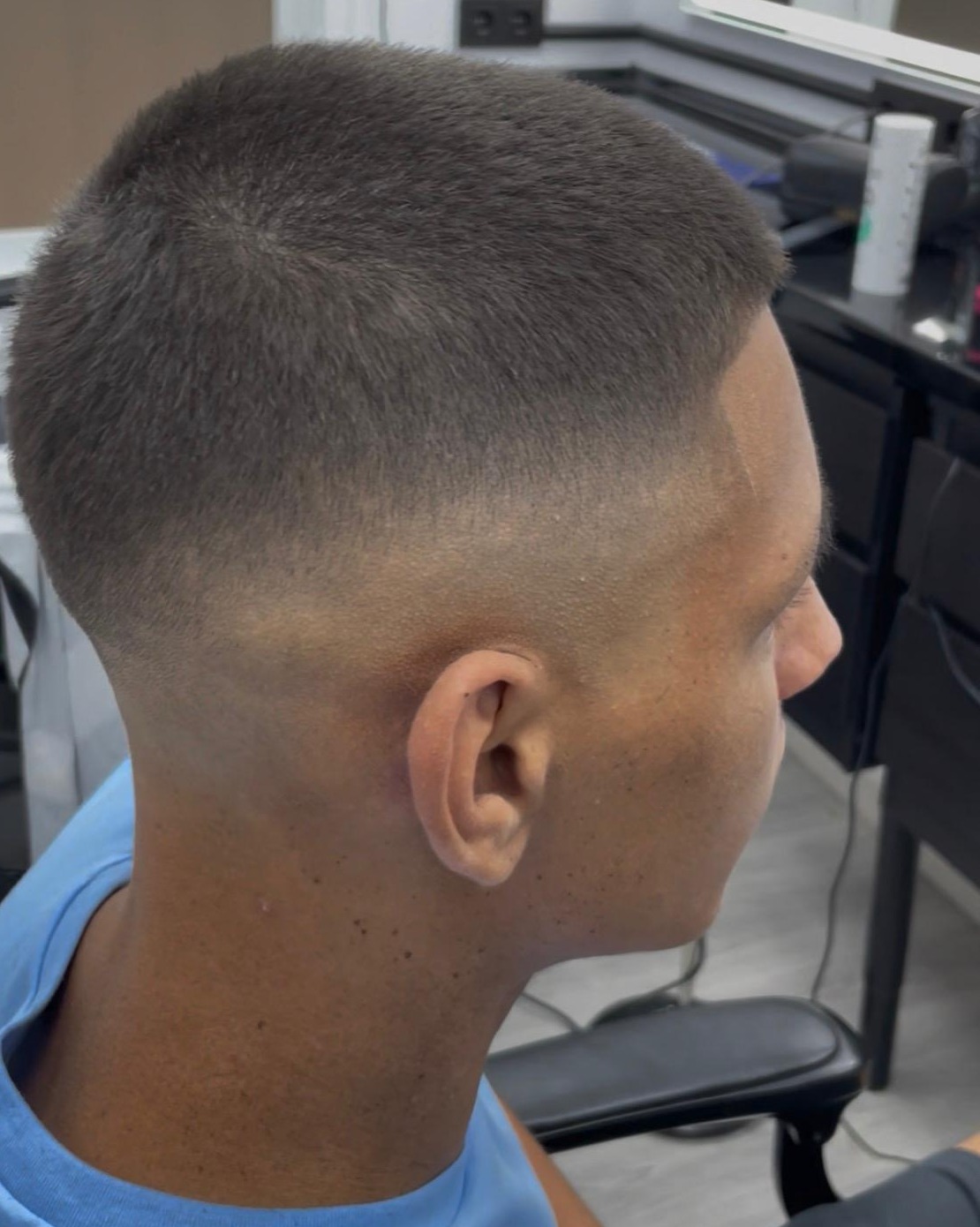 Buzz cut con degradado bajo