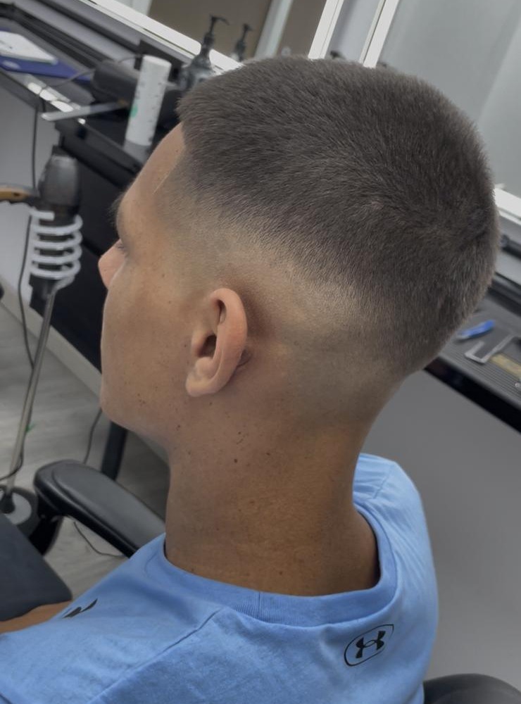Corte corto con línea marcada